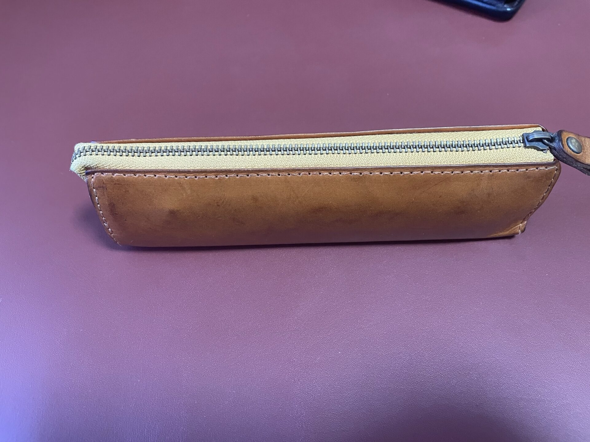 【エイジングレポート】2年使ってる栃木レザーのペンケース