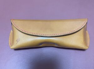 【エイジングレポート】栃木レザー眼鏡ケース 1年半使用