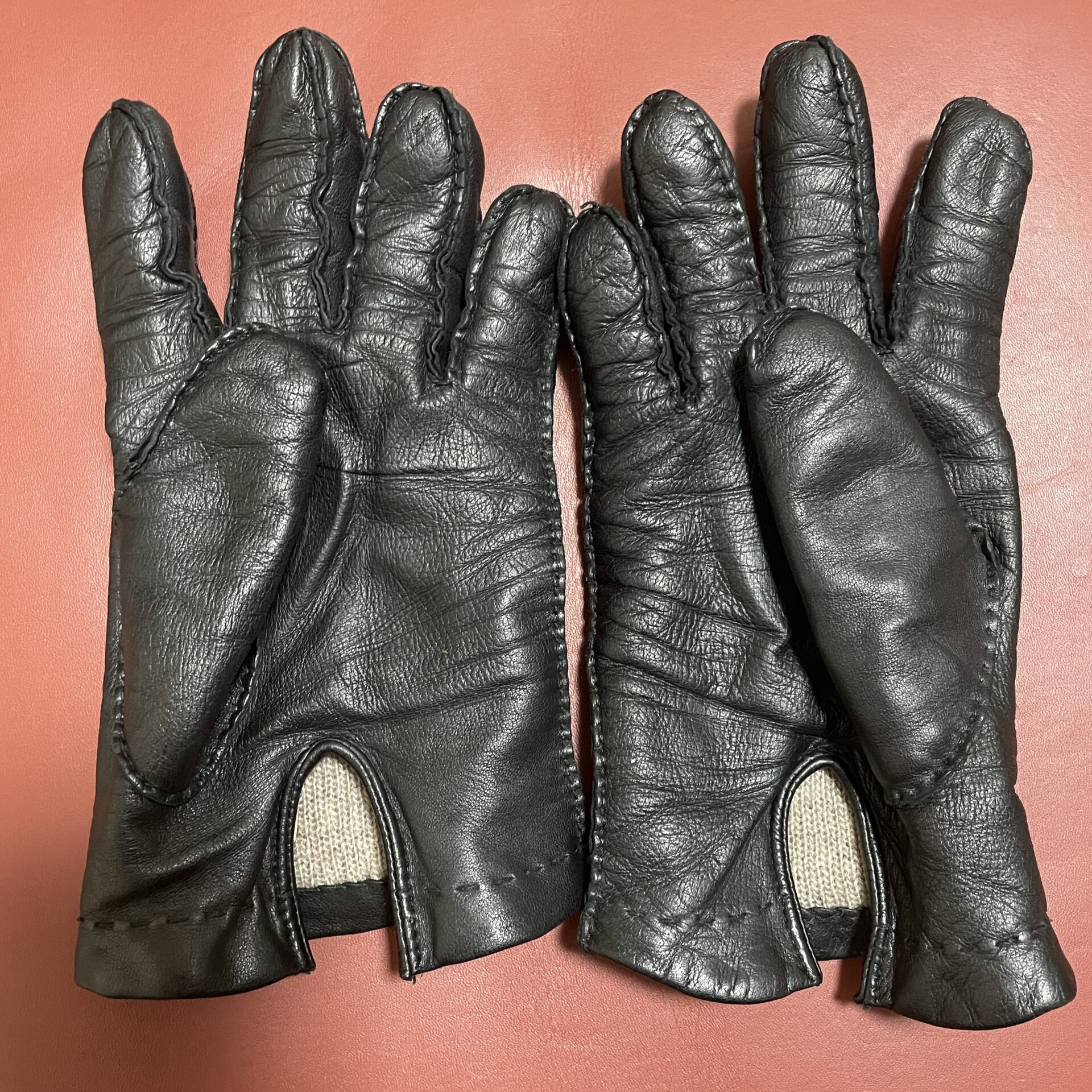 【エイジングレポート】デンツ レザーグローブ 2年着用 付け心地や質感は?