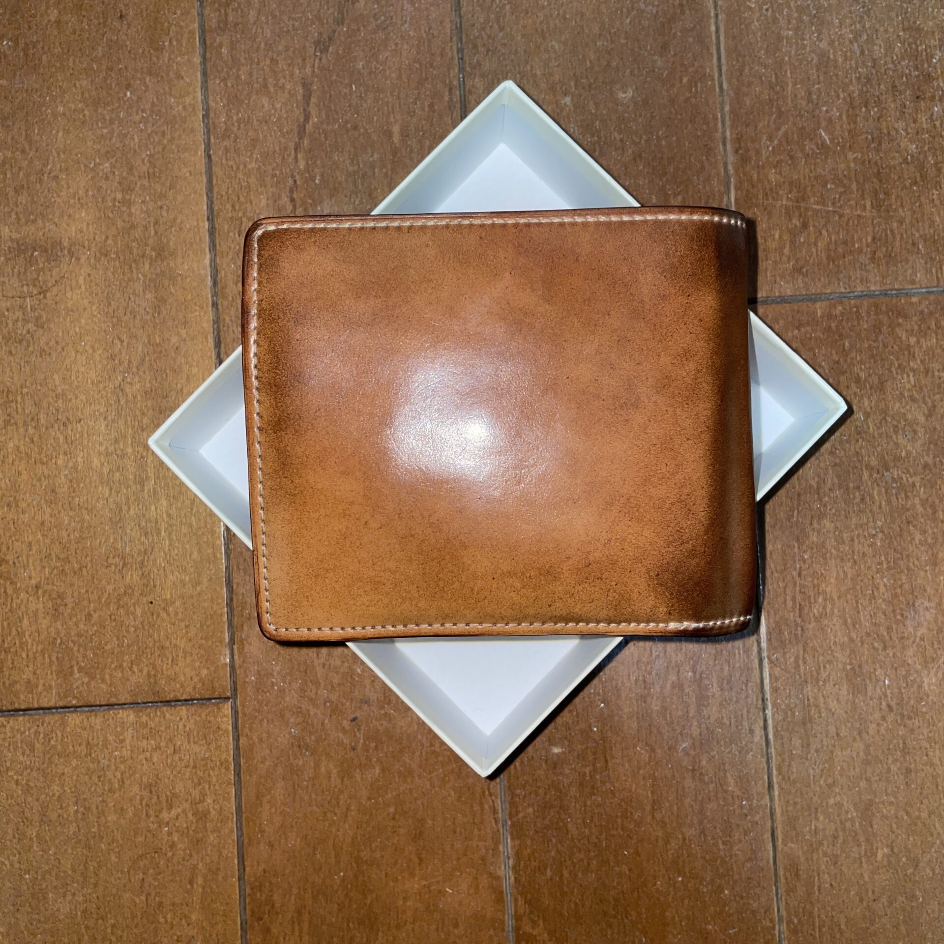 【エイジングレポート】2年使用したキプリスのナチュラルコードバン財布を長谷革屋のワックスでメンテナンス【メンテナンス】