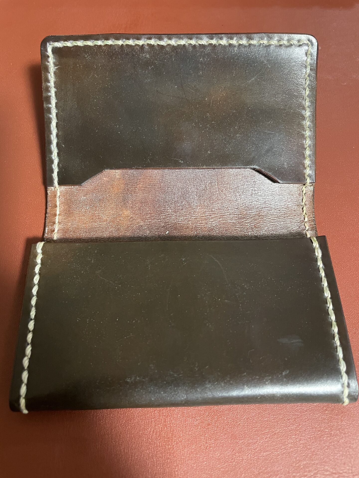 【エイジングレポート】シェルコードバン名刺入れ 3年半使用|ホーウィンコードバン(ダークバーガンディ)の経年変化