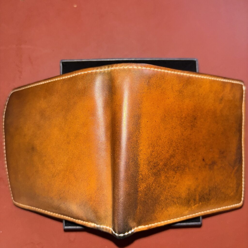 キプリスのナチュラルコードバン財布の折り目部分の変化