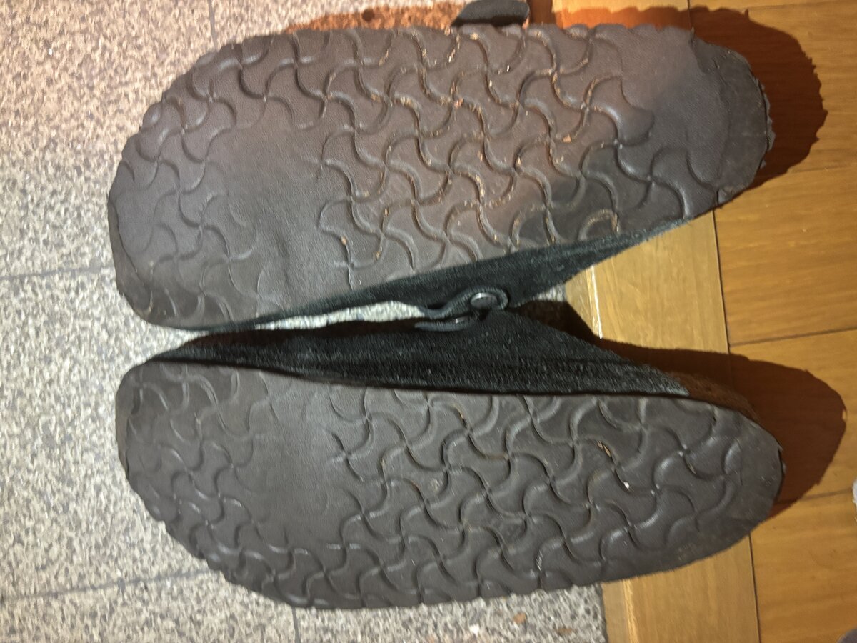 1年11か月履いたビルケンシュトックのボストンのアウトソール。つま先外側とかかとの模様がつぶれている